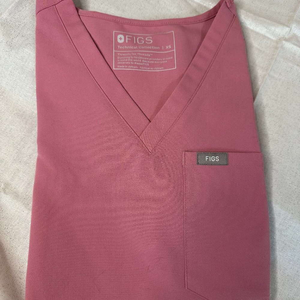 FIGS Chalk Pink Catarina XS